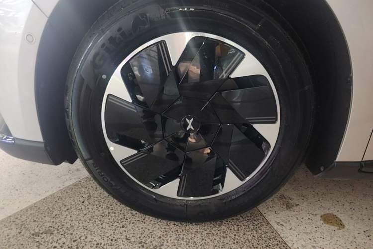 Used XPeng P7+ 2024 Long-Range Max Left Front Wheel Hub