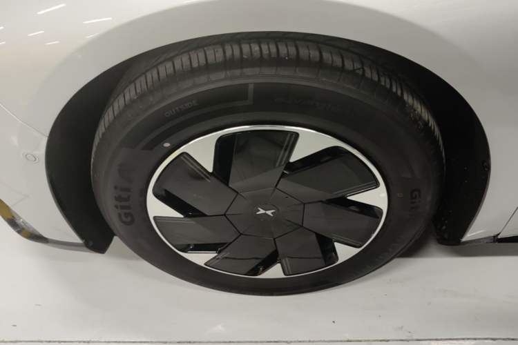 Used XPeng P7+ 2024 Ultra-Long Range Max Left Front Wheel Hub