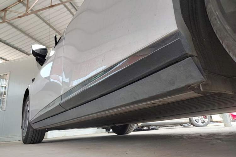 Used XPeng P7+ 2024 Long-Range Max Left Side Sill