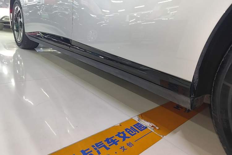 Used XPeng P7+ 2024 Long-Range Max Left Side Sill