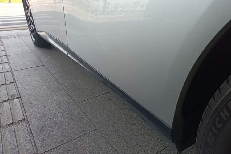 Used XPeng P7+ 2024 Ultra-Long Range Max Left Side Sill
