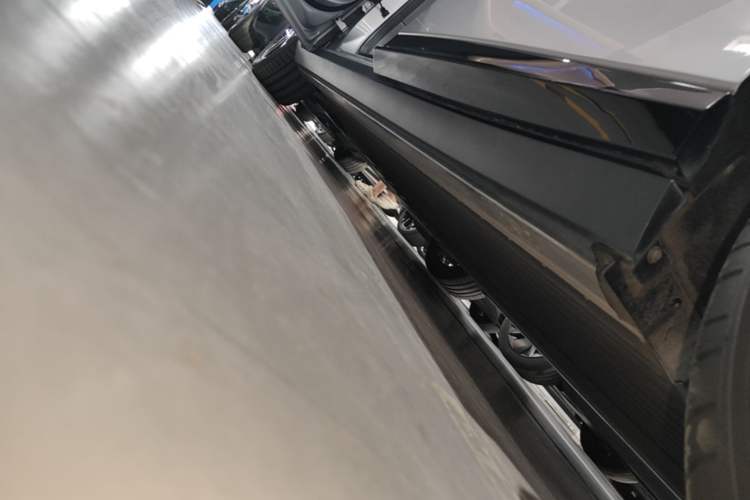 Used XPeng P7+ 2024 Long-Range Max Left Side Sill