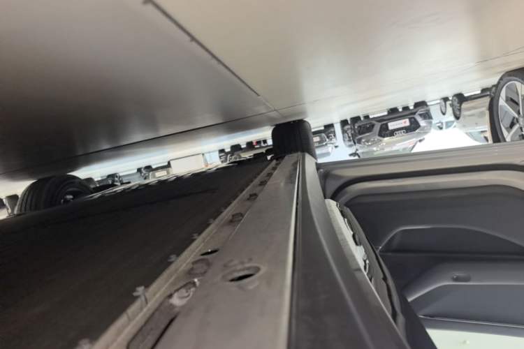 Used XPeng P7+ 2024 Long-Range Max Left Side Sill