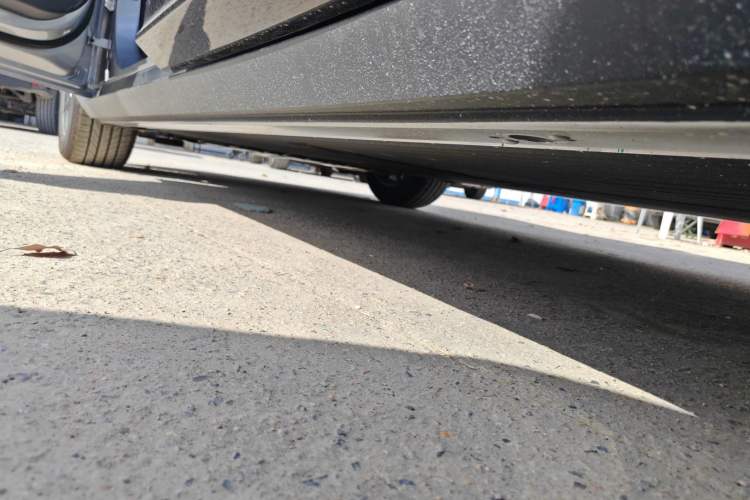 Used XPeng P7+ 2024 Long-Range Max Left Side Sill