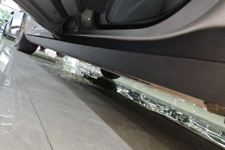 Used XPeng P7+ 2024 Long-Range Max Left Side Sill