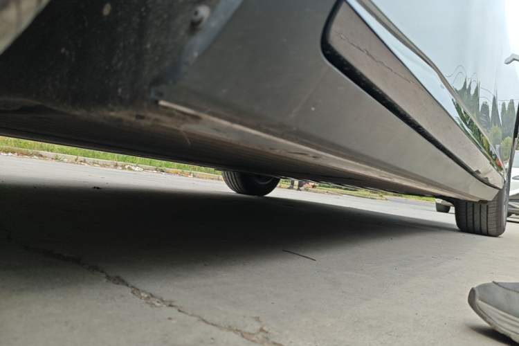Used XPeng P7+ 2024 Long-Range Max Left Side Sill