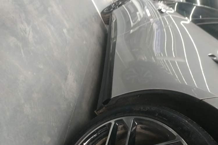 Used XPeng P7+ 2024 Long-Range Max Left Side Sill