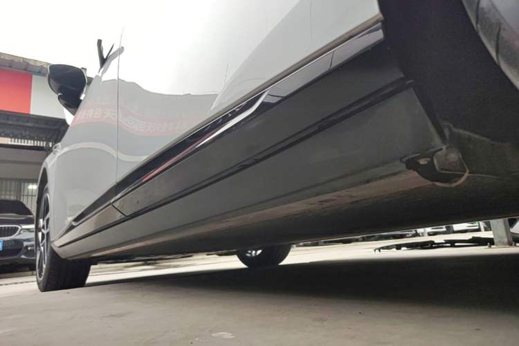 Used XPeng P7+ 2024 Long-Range Max Left Side Sill