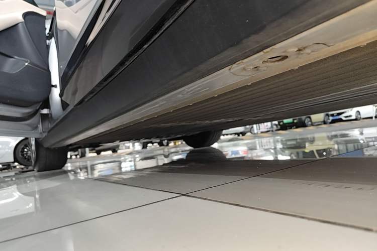 Used XPeng P7+ 2024 Long-Range Max Left Side Sill