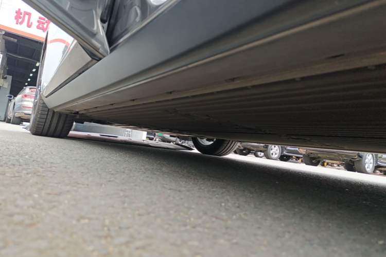 Used XPeng P7+ 2024 Long-Range Max Left Side Sill