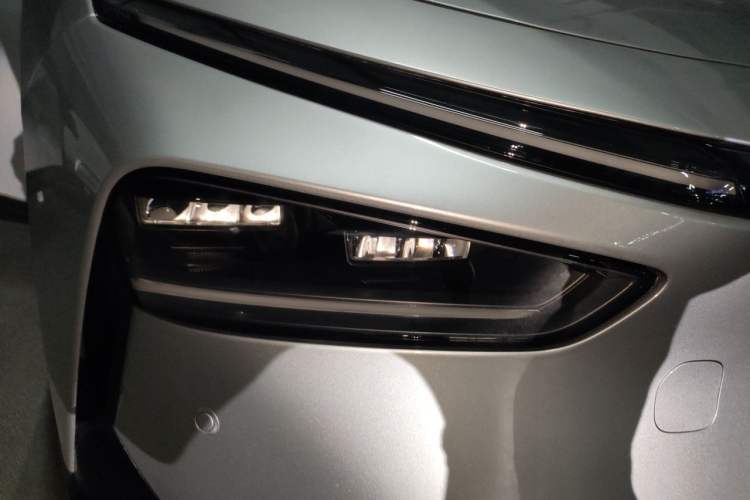 Used XPeng P7+ 2024 Long-Range Max Right Front Headlight