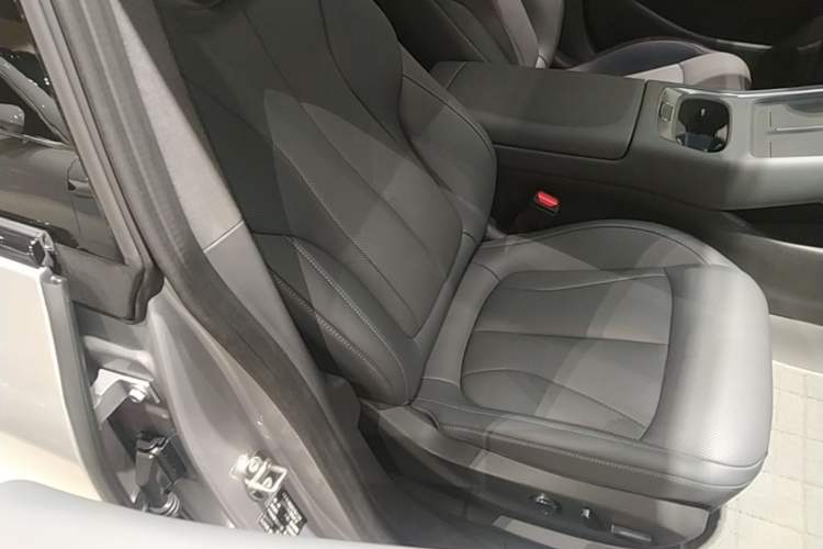 Used XPeng P7+ 2024 Long-Range Max Right Front Seat