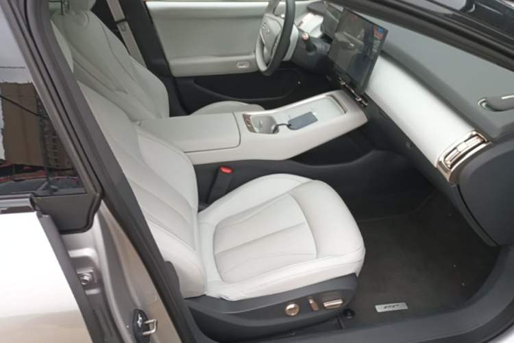 Used XPeng P7+ 2024 Long-Range Max Right Front Seat