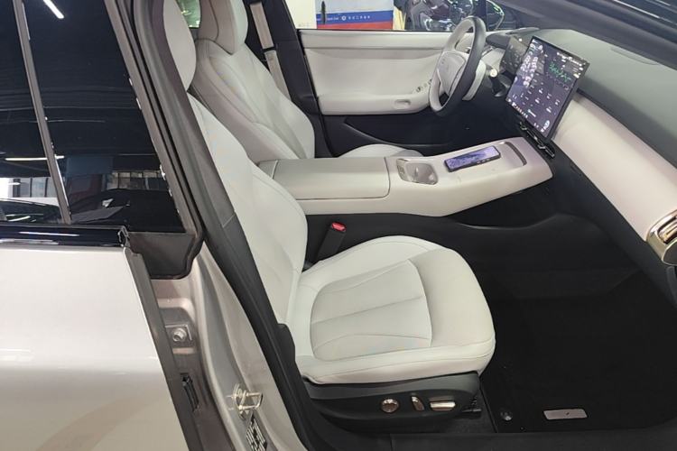 Used XPeng P7+ 2024 Long-Range Max Right Front Seat