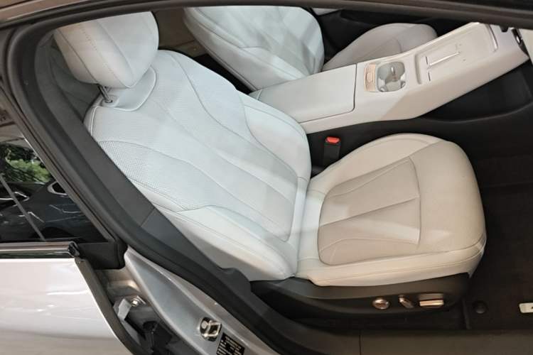 Used XPeng P7+ 2024 Long-Range Max Right Front Seat