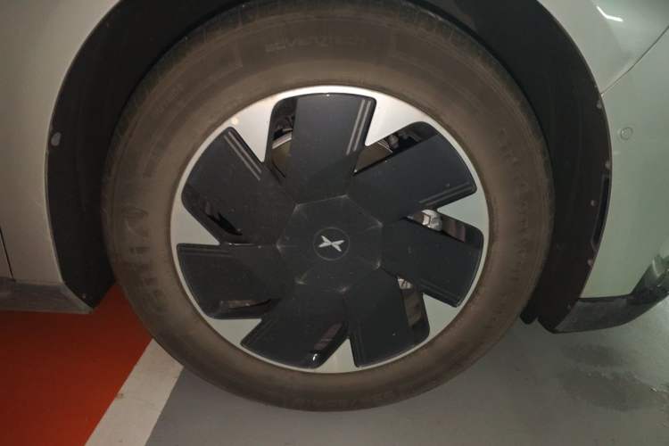 Used XPeng P7+ 2024 Ultra-Long Range Max Right Front Wheel Hub