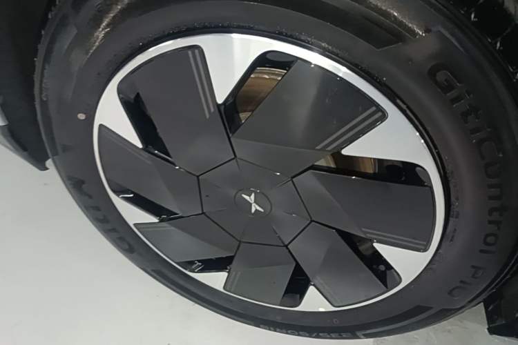 Used XPeng P7+ 2024 Long-Range Max Right Rear Wheel Hub