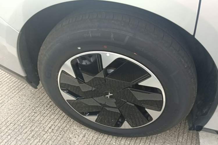 Used XPeng P7+ 2024 Long-Range Max Right Rear Wheel Hub