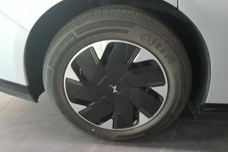 Used XPeng P7+ 2024 Ultra-Long Range Max Right Rear Wheel Hub