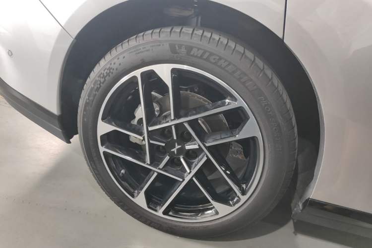 Used XPeng P7+ 2024 Long-Range Max Right Rear Wheel Hub