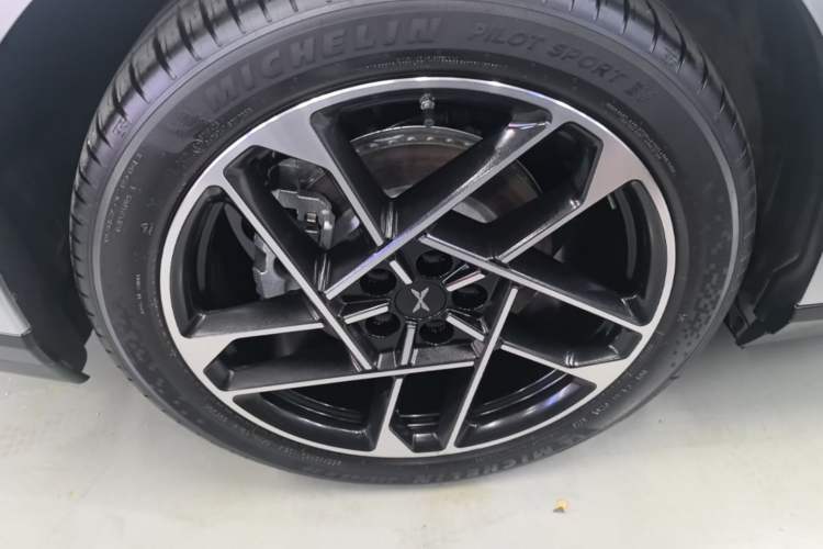 Used XPeng P7+ 2024 Long-Range Max Right Rear Wheel Hub