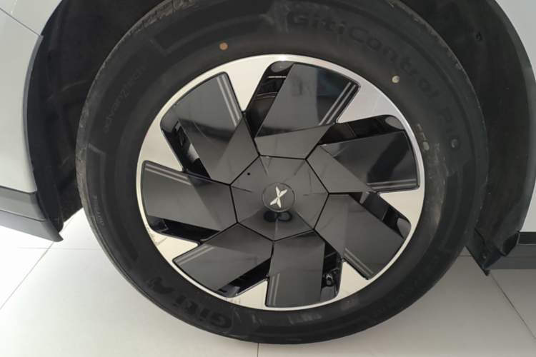 Used XPeng P7+ 2024 Long-Range Max Right Rear Wheel Hub