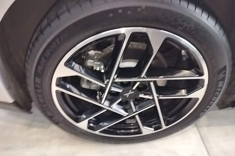 Used XPeng P7+ 2024 Ultra-Long Range Max Right Rear Wheel Hub