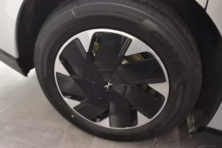 Used XPeng P7+ 2024 Long-Range Max Right Rear Wheel Hub