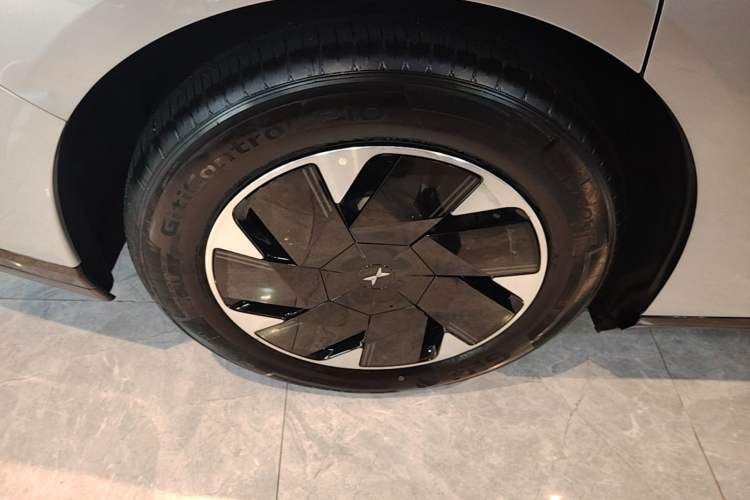 Used XPeng P7+ 2024 Long-Range Max Right Rear Wheel Hub