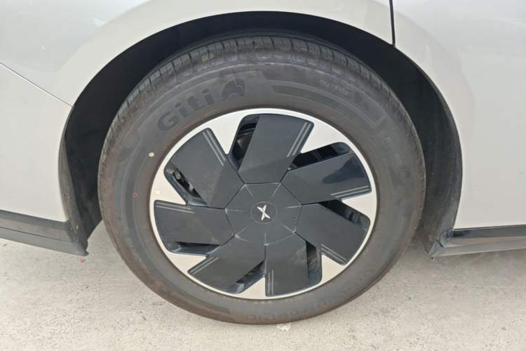 Used XPeng P7+ 2024 Long-Range Max Right Rear Wheel Hub