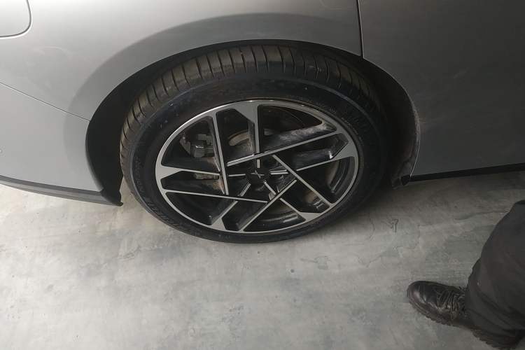 Used XPeng P7+ 2024 Long-Range Max Right Rear Wheel Hub