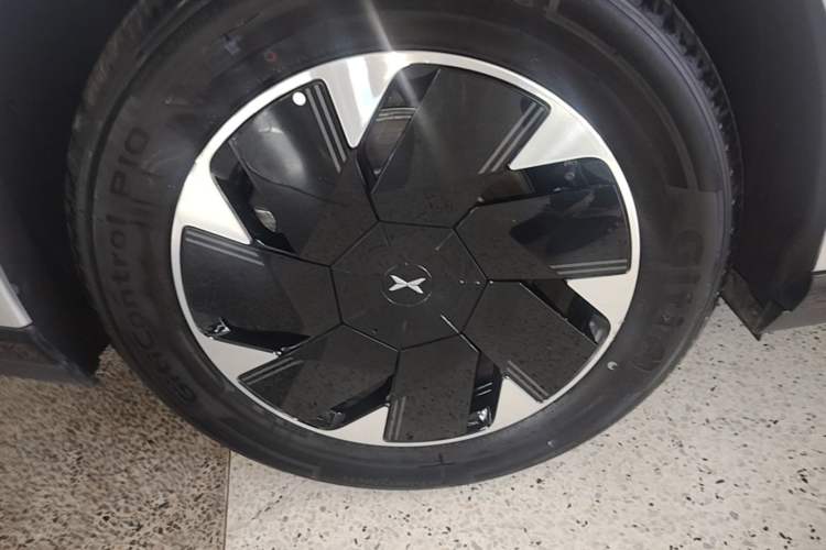 Used XPeng P7+ 2024 Long-Range Max Right Rear Wheel Hub