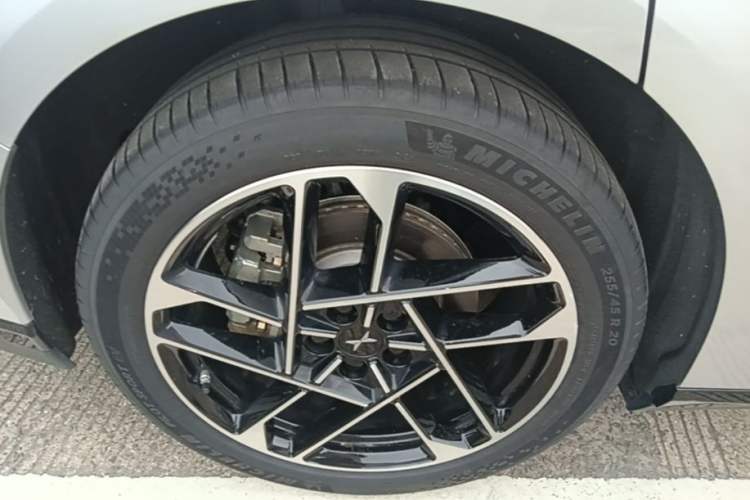 Used XPeng P7+ 2024 Long-Range Max Right Rear Wheel Hub