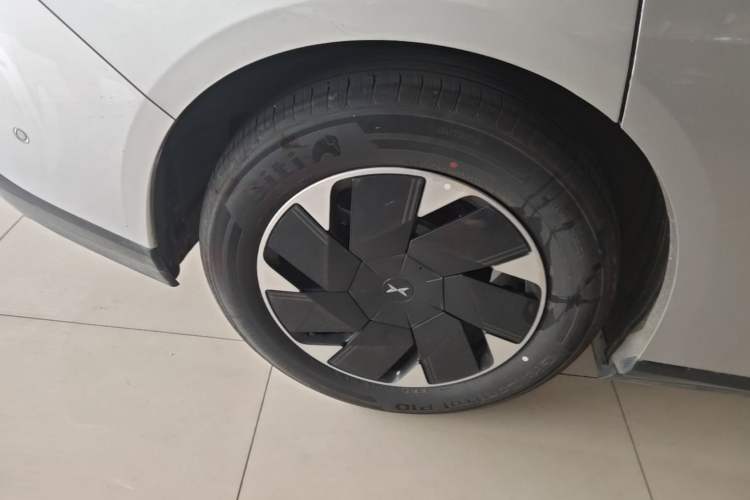 Used XPeng P7+ 2024 Long-Range Max Right Rear Wheel Hub