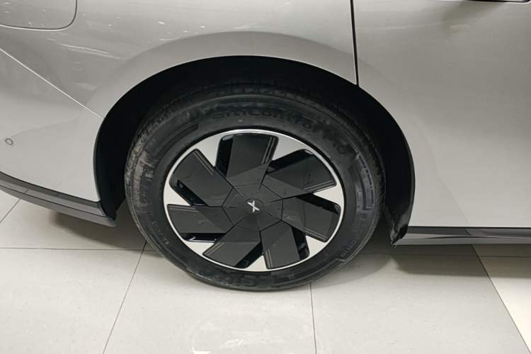 Used XPeng P7+ 2024 Long-Range Max Right Rear Wheel Hub