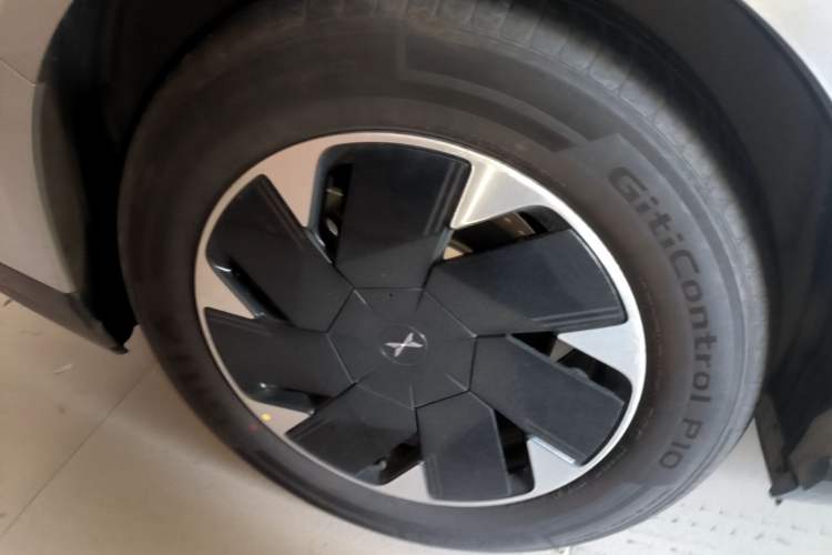 Used XPeng P7+ 2024 Long-Range Max Right Rear Wheel Hub