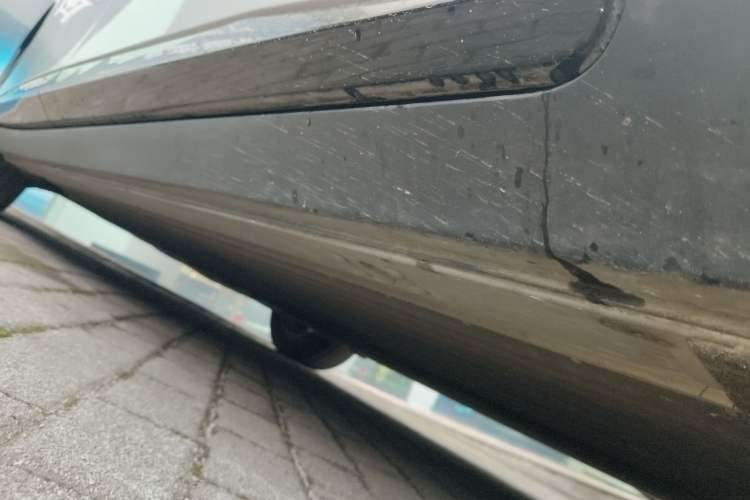 Used XPeng P7+ 2024 Long-Range Max Right Side Sill