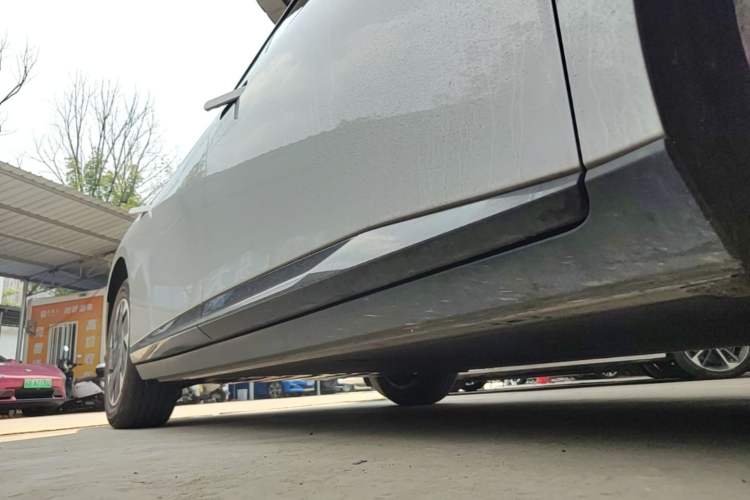 Used XPeng P7+ 2024 Long-Range Max Right Side Sill