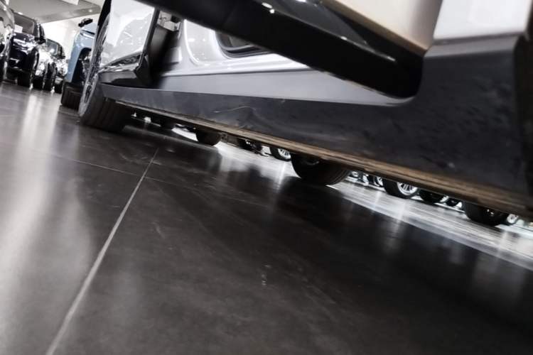 Used XPeng P7+ 2024 Ultra-Long Range Max Right Side Sill