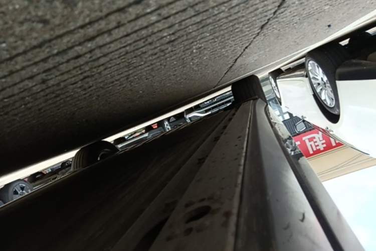 Used XPeng P7+ 2024 Long-Range Max Right Side Sill