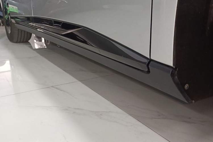 Used XPeng P7+ 2024 Long-Range Max Right Side Sill
