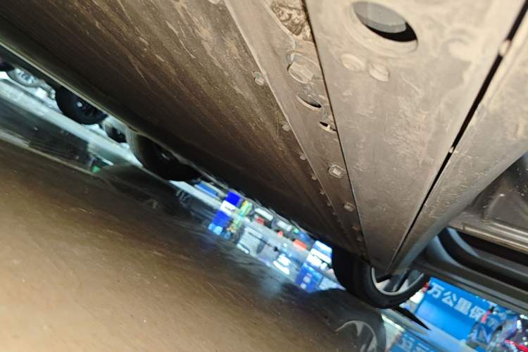 Used XPeng P7+ 2024 Long-Range Max Right Side Sill