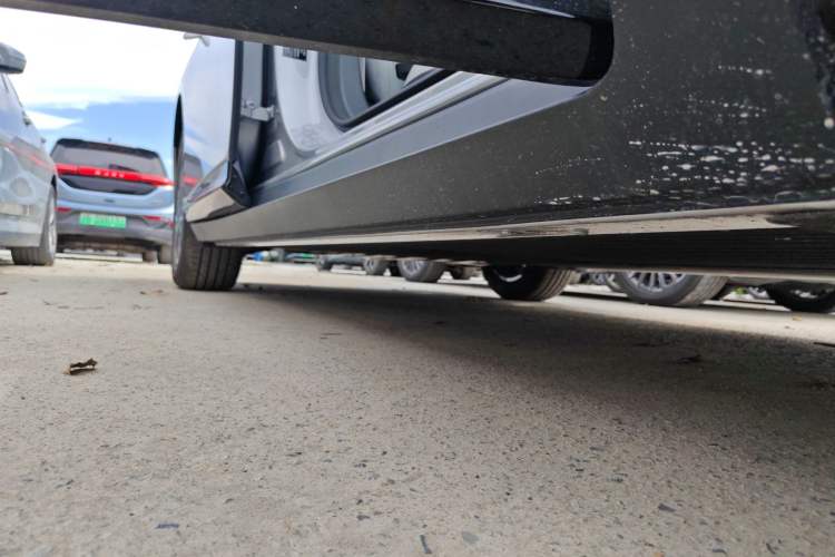 Used XPeng P7+ 2024 Long-Range Max Right Side Sill