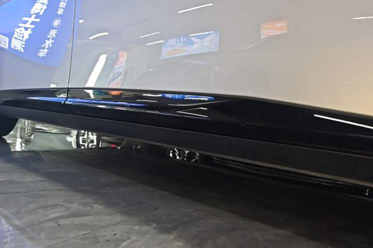 Used XPeng P7+ 2024 Long-Range Max Right Side Sill