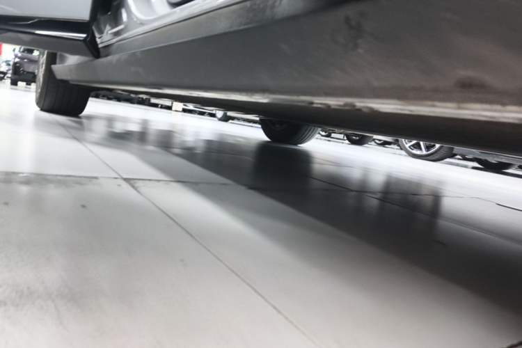 Used XPeng P7+ 2024 Ultra-Long Range Max Right Side Sill