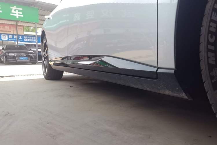Used XPeng P7+ 2024 Long-Range Max Right Side Sill