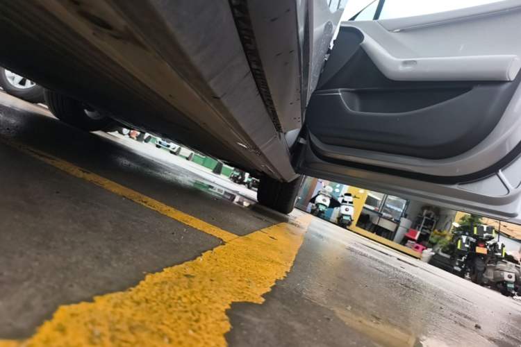 Used XPeng P7+ 2024 Long-Range Max Right Side Sill