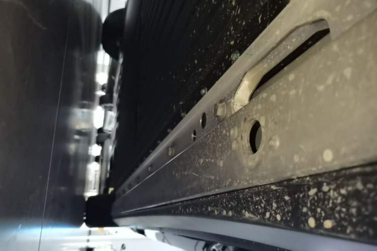 Used XPeng P7+ 2024 Long-Range Max Right Side Sill