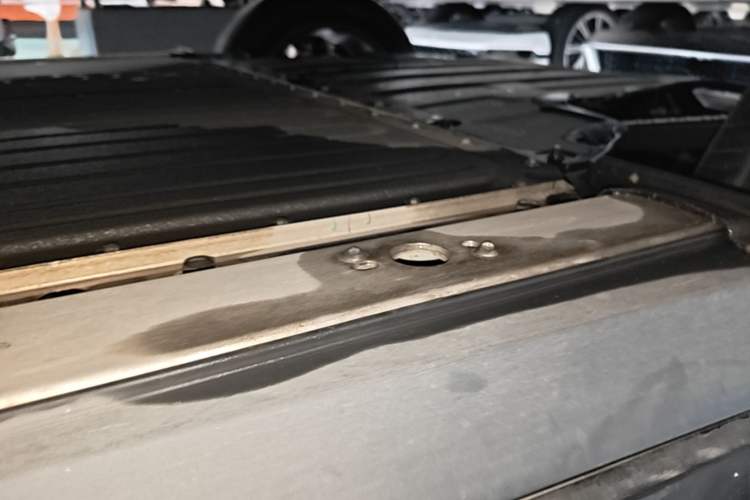 Used XPeng P7+ 2024 Long-Range Max Right Side Sill