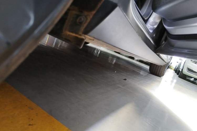 Used XPeng P7+ 2024 Long-Range Max Right Side Sill